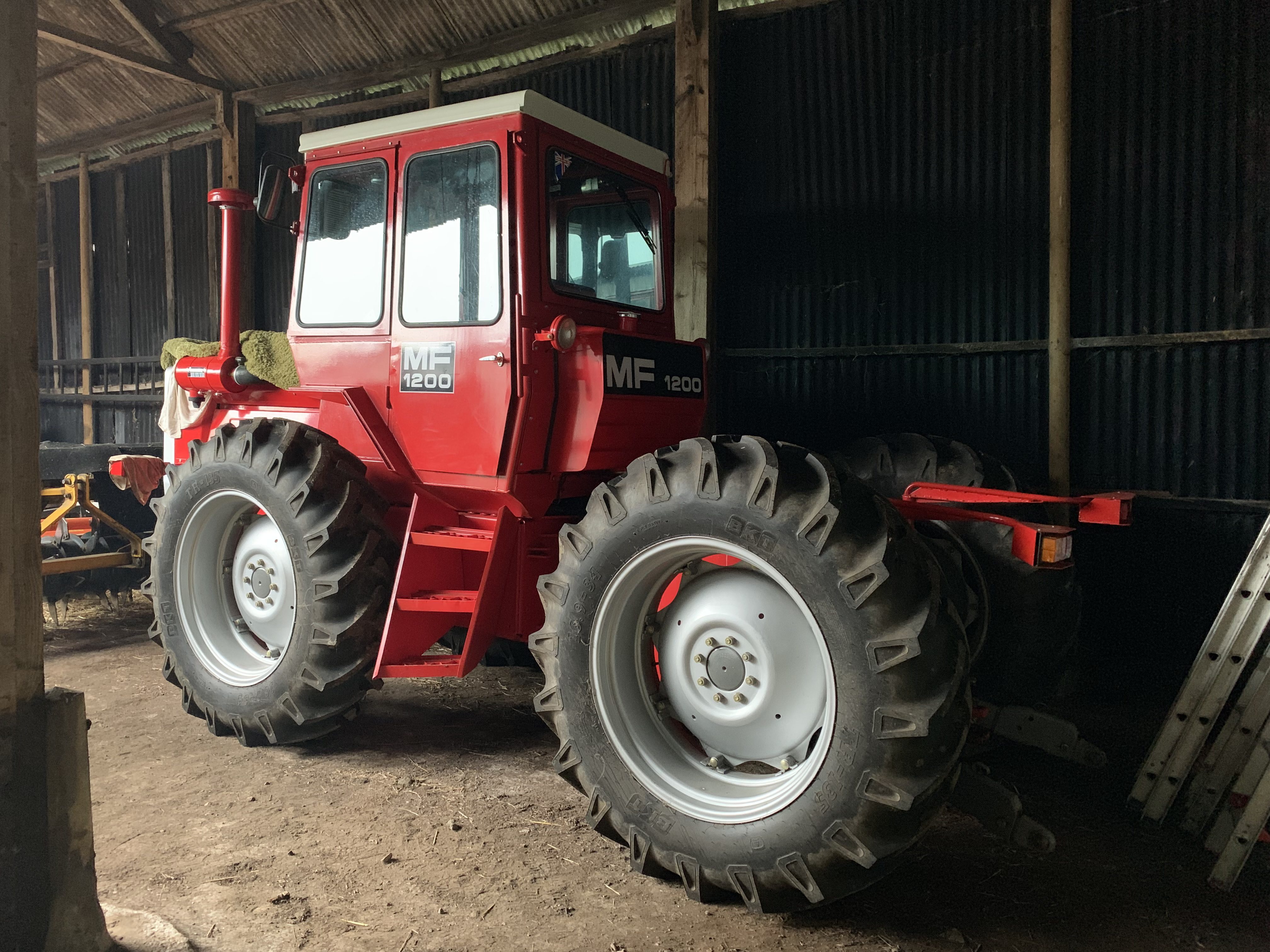 MF 1200 Tractor